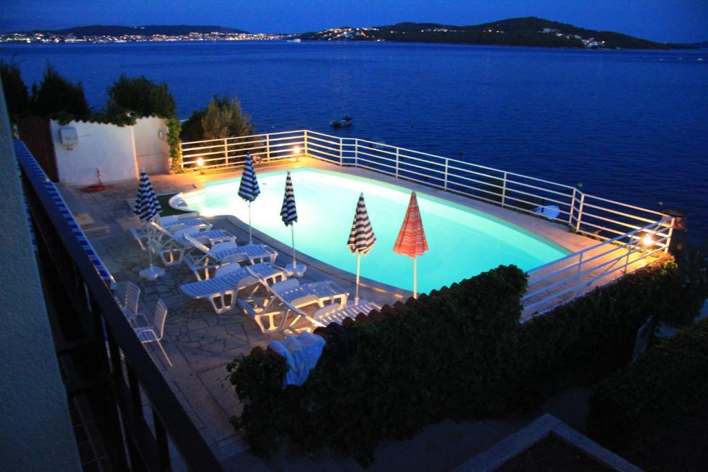Apartments Villa Marija Seget Vranjica Bagian luar foto