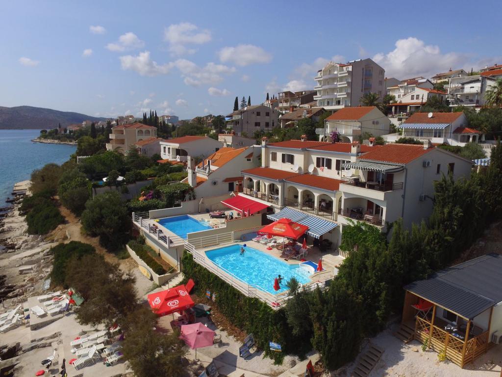 Apartments Villa Marija Seget Vranjica Bagian luar foto